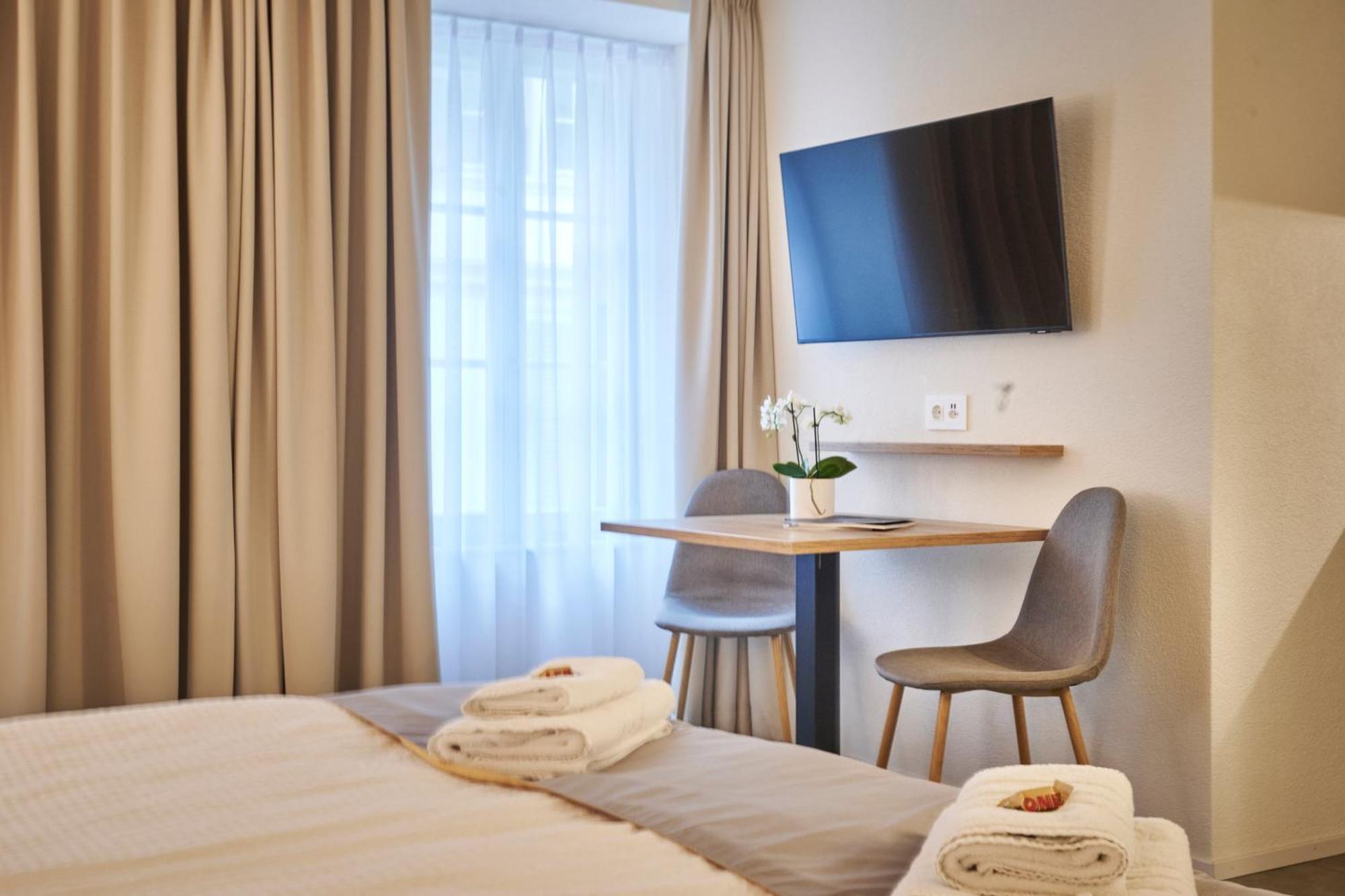 Aparthotel Krone - Self Check-In Unterseen Exterior foto