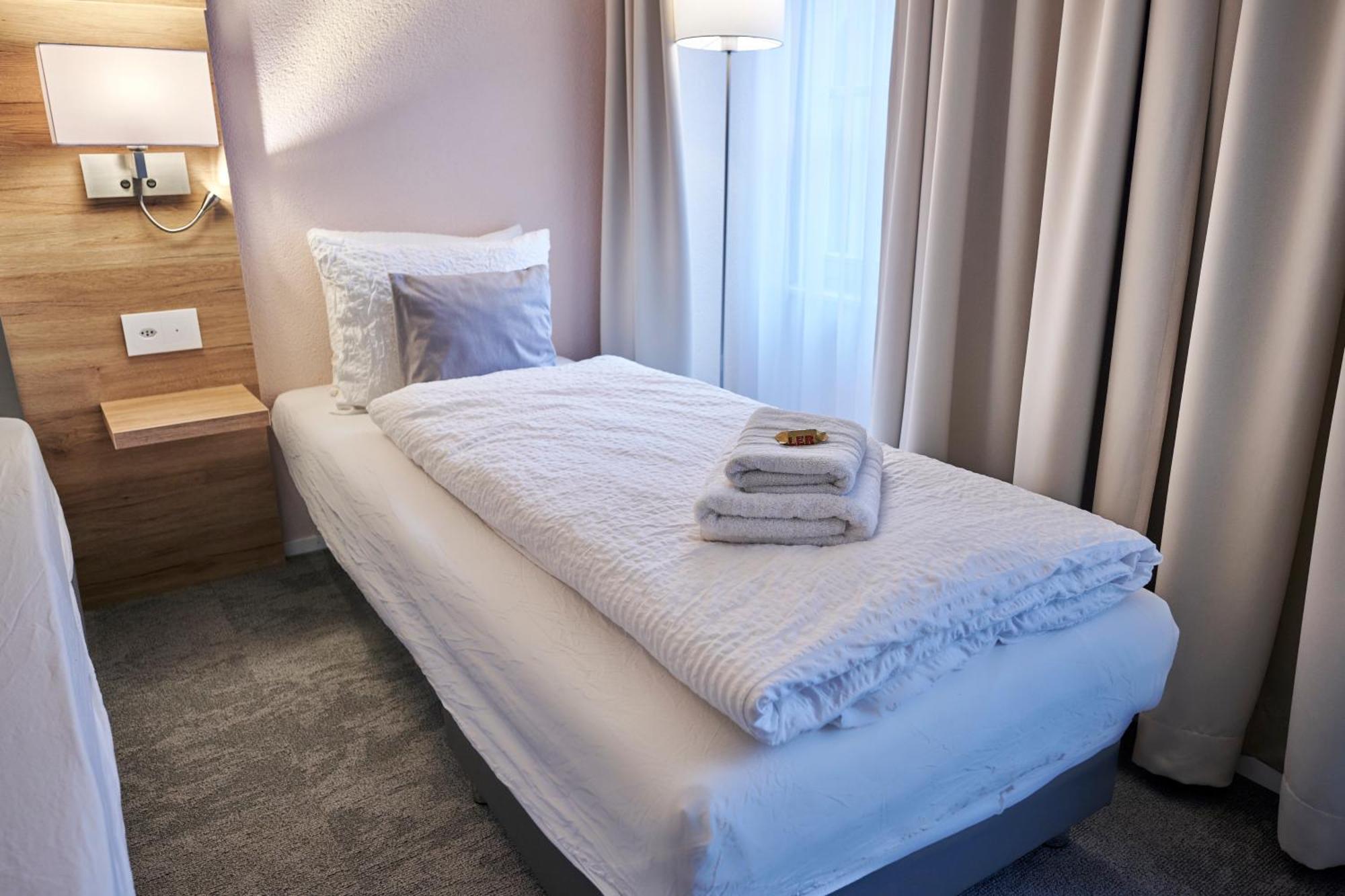 Aparthotel Krone - Self Check-In Unterseen Exterior foto